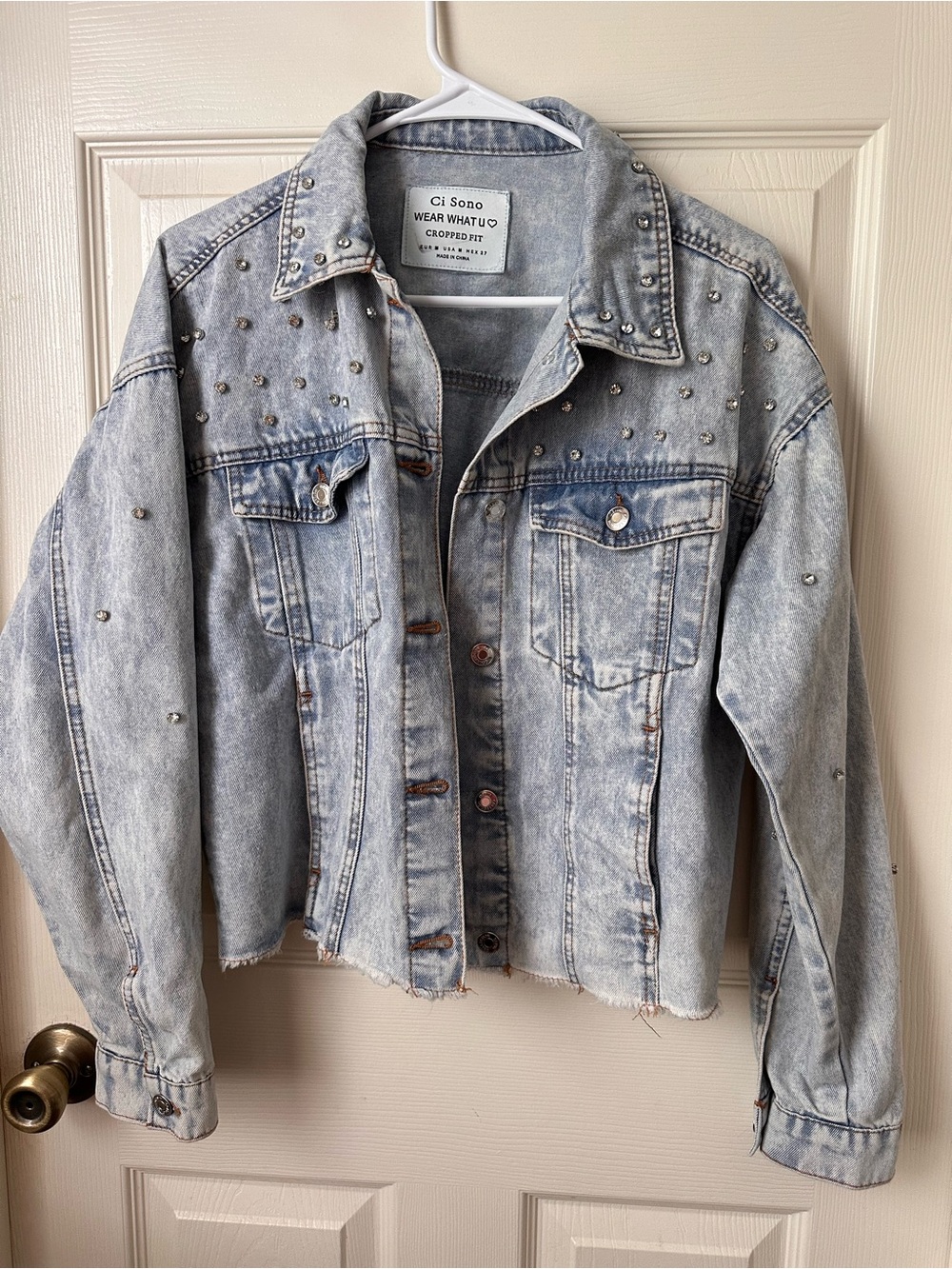 Ci Sono Light Wash Studded Cropped Denim Jacket size Medium
